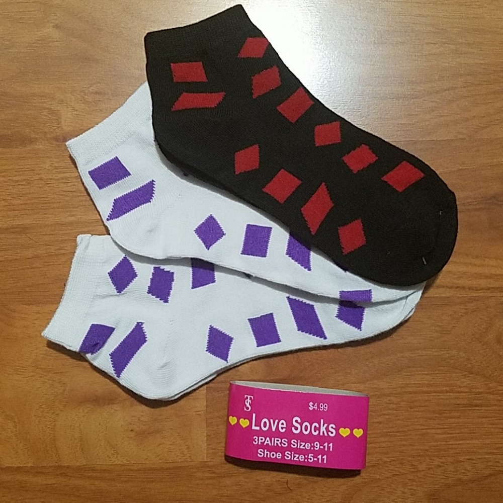 B2G1 TS 3 Pairs Kiss Ankle Socks